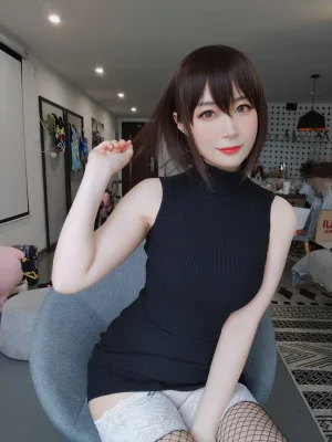 白银81《黑色包臀裙》主题写真：35张全套美图，含2个视频