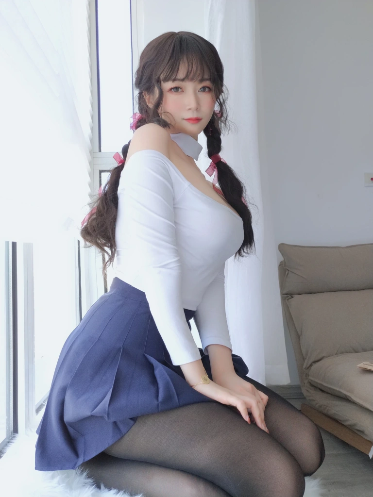 白银81《邻家大姐姐的黑丝1》主题写真：45张全套美图，含1个视频