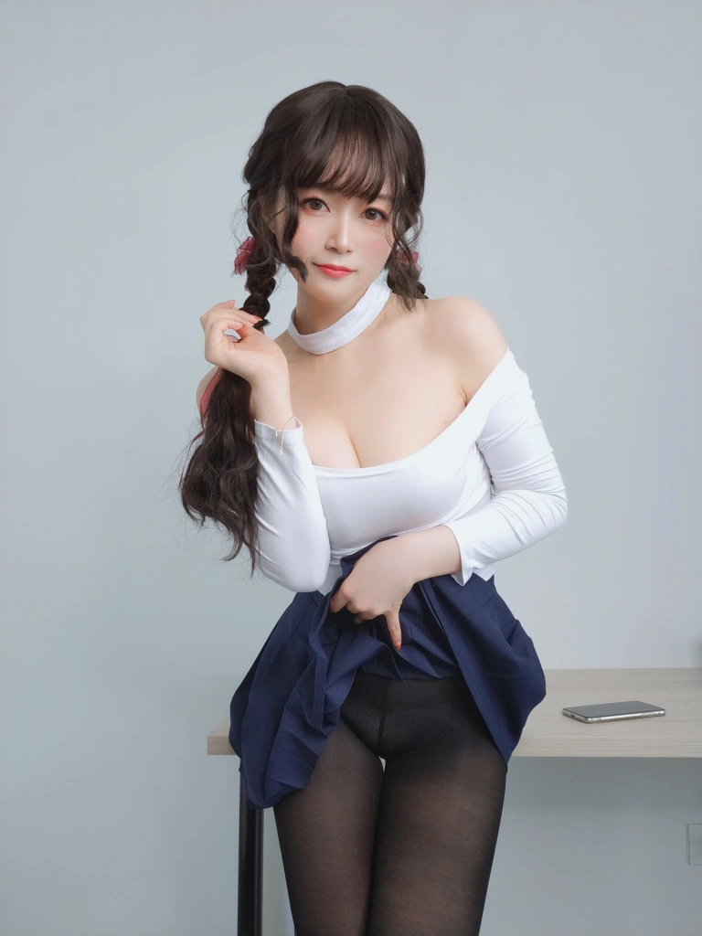 白银81《邻家大姐姐的黑丝1》主题写真：45张全套美图，含1个视频