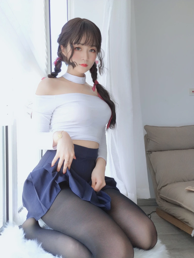 白银81《邻家大姐姐的黑丝1》主题写真：45张全套美图，含1个视频