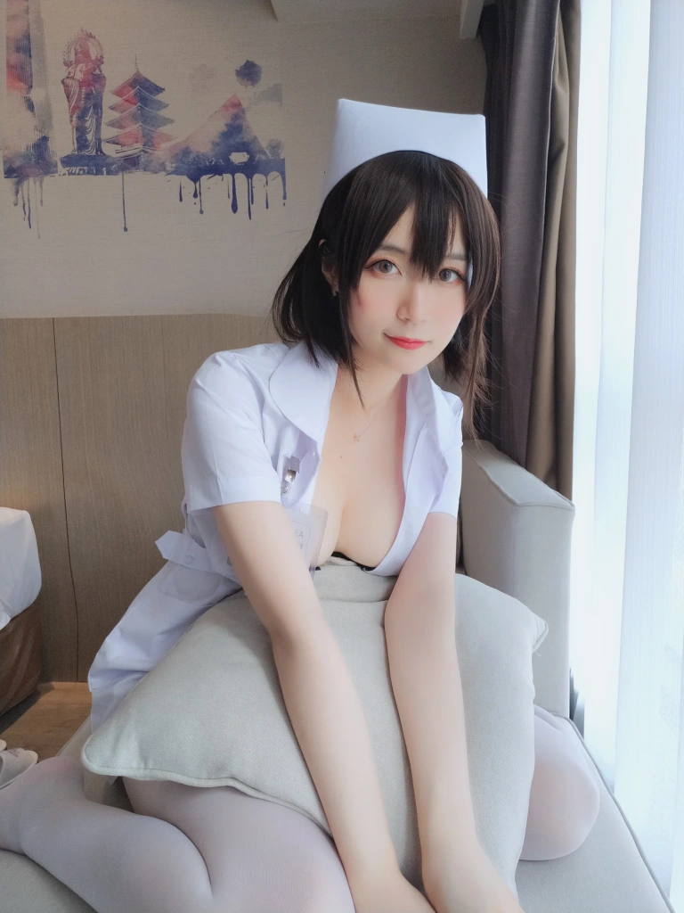白银81《短发小护士》主题写真：37张全套美图