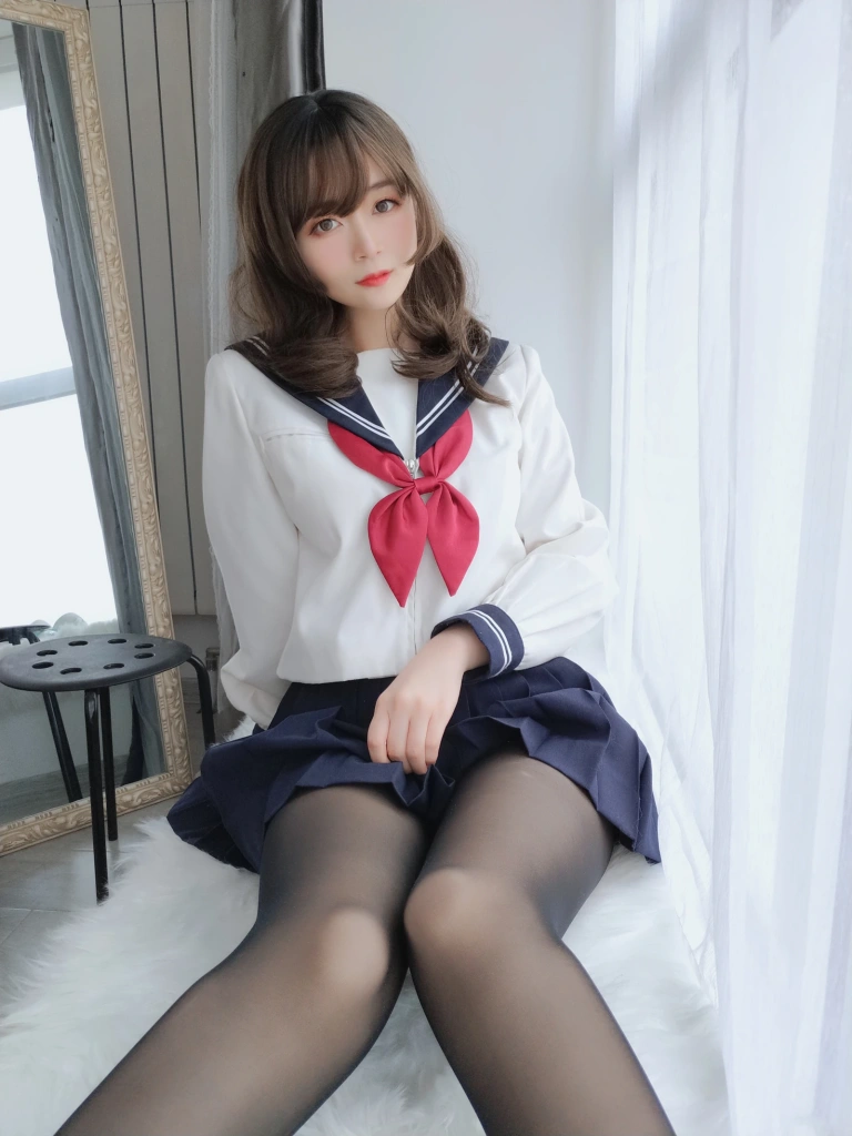白银81《黑丝学妹》主题写真：36张全套美图