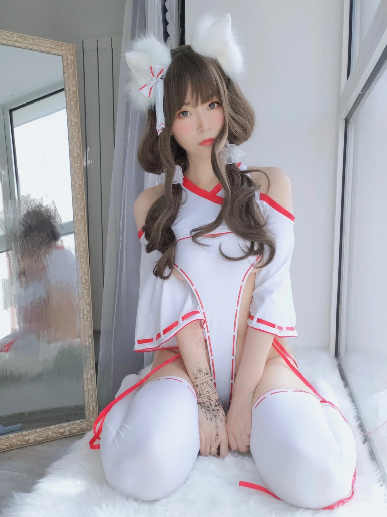 白银81《神社饲养的小狐狸》主题写真：50张全套美图，含3个视频