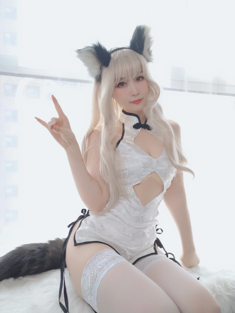 白银81《小白狼》主题写真：49张全套美图，含3个视频