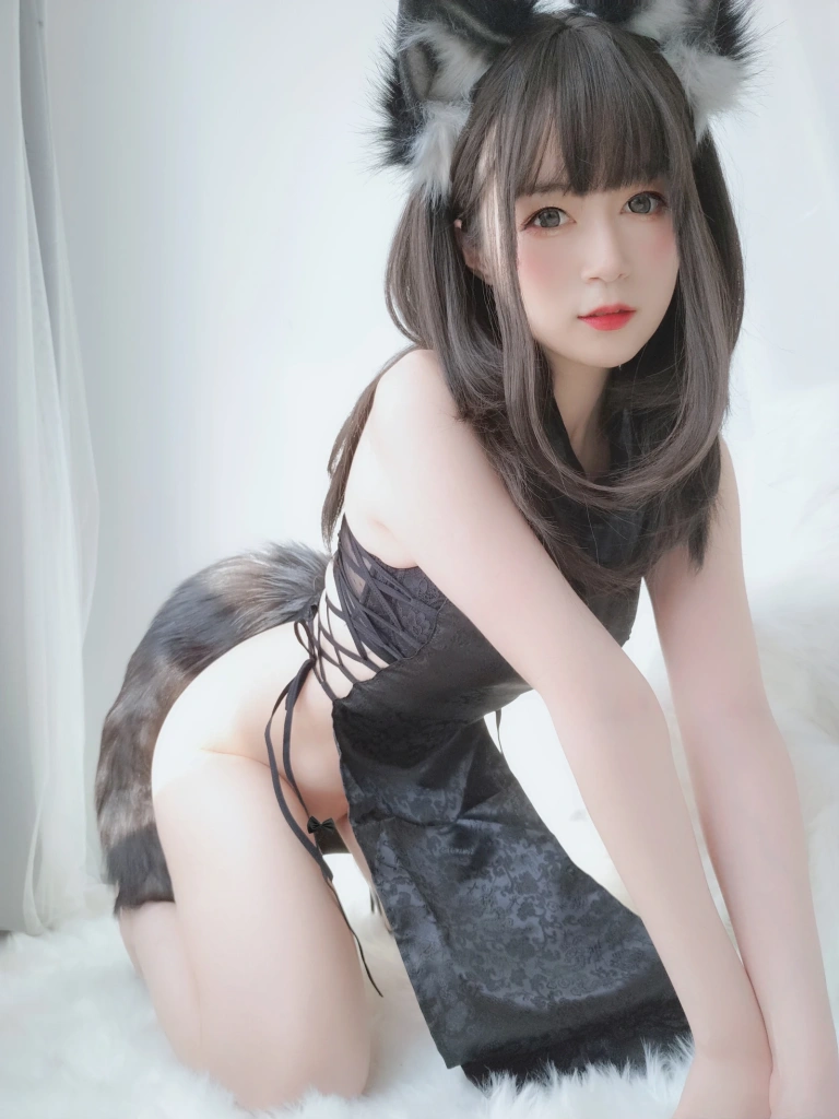白银81《小黑狼》主题写真：104张全套美图，含4个视频