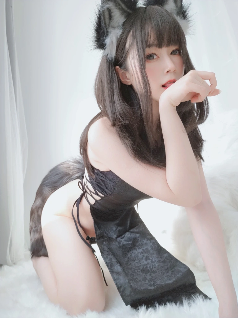 白银81《小黑狼》主题写真：104张全套美图，含4个视频