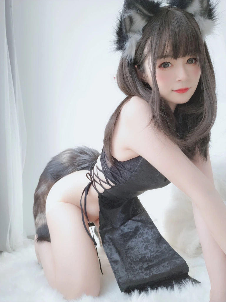白银81《小黑狼》主题写真：104张全套美图，含4个视频