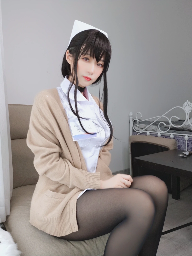 白银81《长发小护士》主题写真：66张全套美图，含3个视频