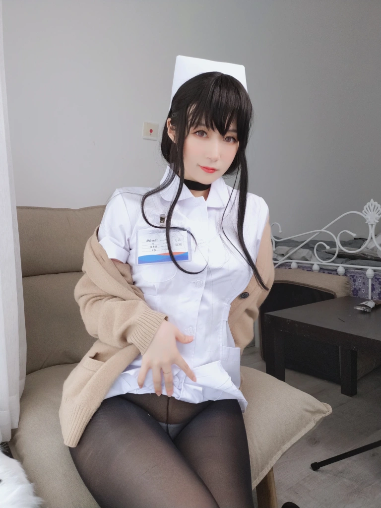 白银81《长发小护士》主题写真：66张全套美图，含3个视频