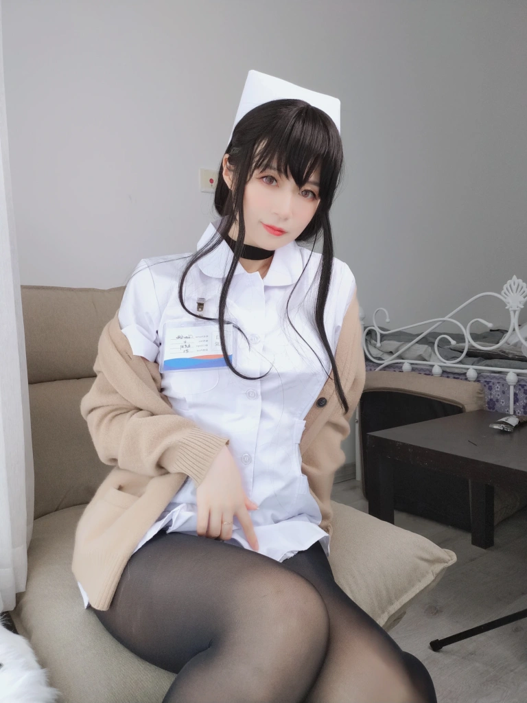 白银81《长发小护士》主题写真：66张全套美图，含3个视频