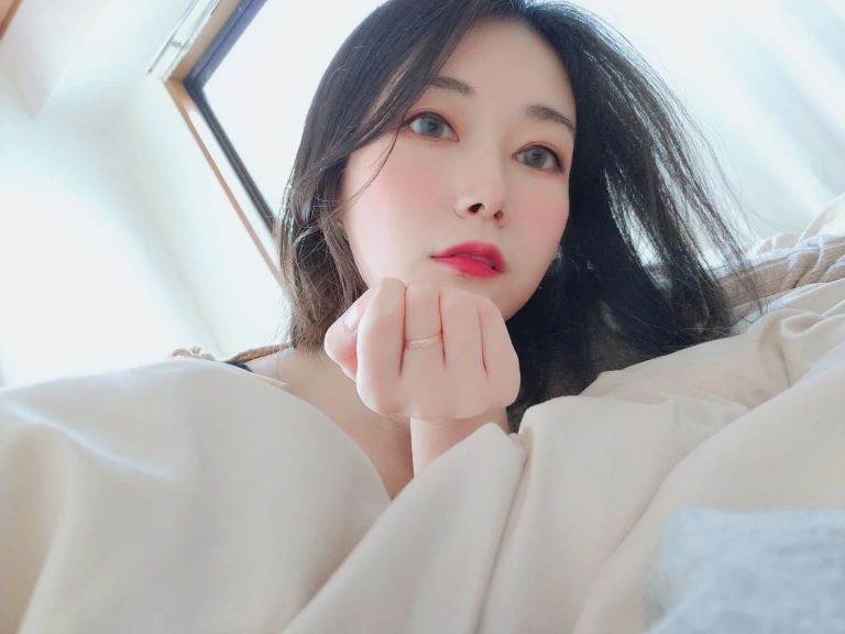 白银81《甜美后辈日常篇》主题写真：130张全套美图，含3个视频