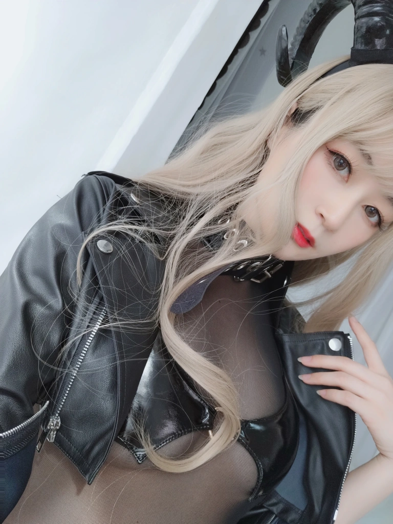 白银81《皮衣小恶魔》主题写真：84张全套美图，含6个视频