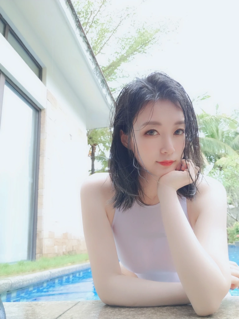 白银81《白色竞泳》主题写真：83张全套美图，含2个视频