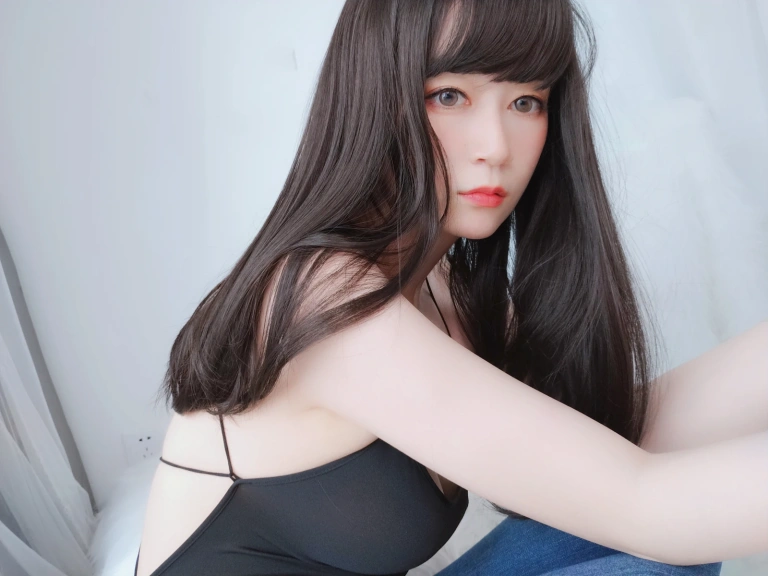 白银81《露背上衣》主题写真：63张全套美图，含1个视频
