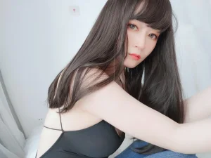 白银81《露背上衣》主题写真：63张全套美图，含1个视频
