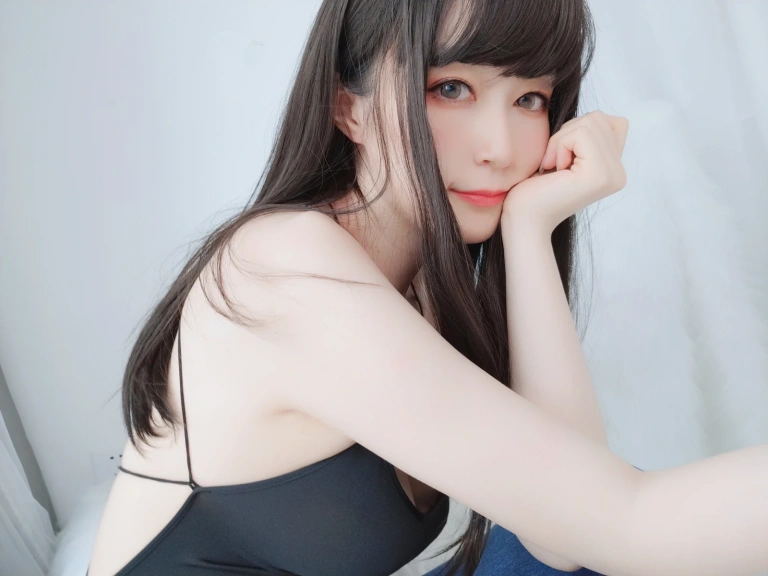 白银81《露背上衣》主题写真：63张全套美图，含1个视频
