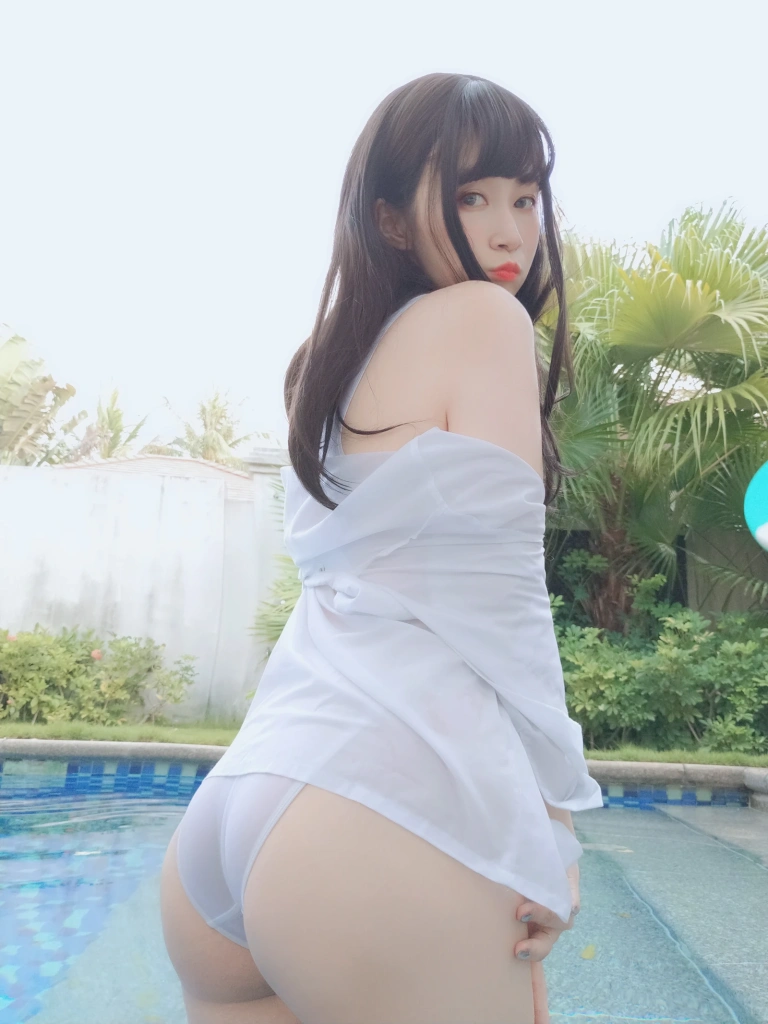 白银81《游泳课》主题写真：91张全套美图，含8个视频