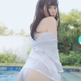 白银81《游泳课》主题写真：91张全套美图，含8个视频
