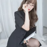 白银81《OL下的内衣》主题写真：124张全套美图，含12个视频