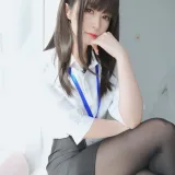 白银81《制服》主题写真：125张全套美图，含8个视频
