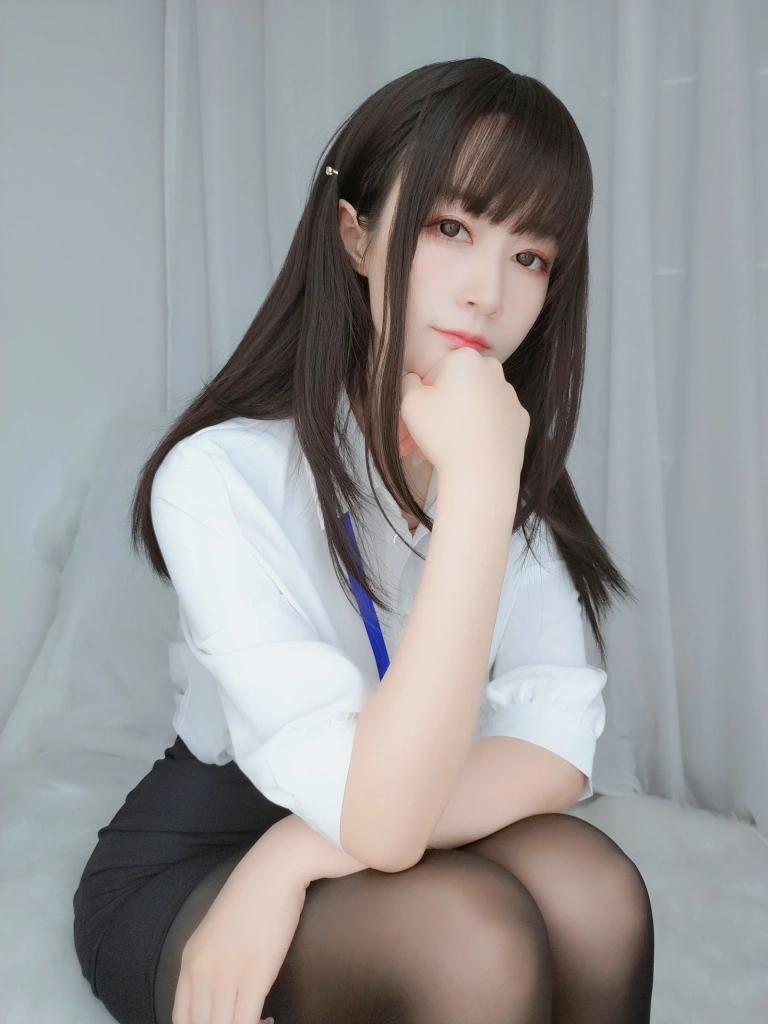 白银81《制服》主题写真：125张全套美图，含8个视频