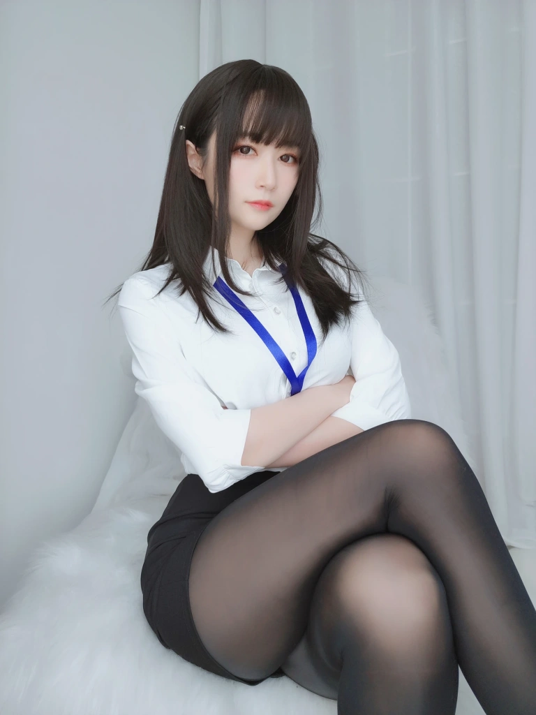 白银81《制服》主题写真：125张全套美图，含8个视频