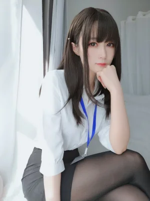白银81《制服》主题写真：125张全套美图，含8个视频