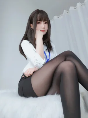 白银81《制服》主题写真：125张全套美图，含8个视频