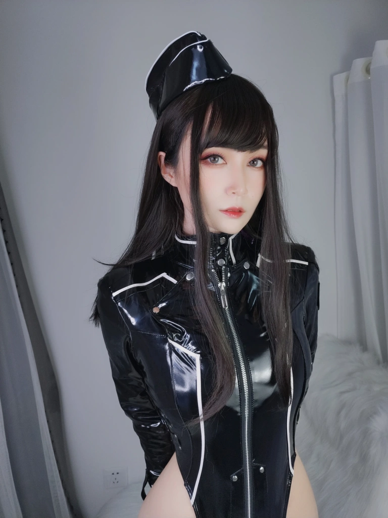 白银81《通讯官》主题写真：147张全套美图，含8个视频