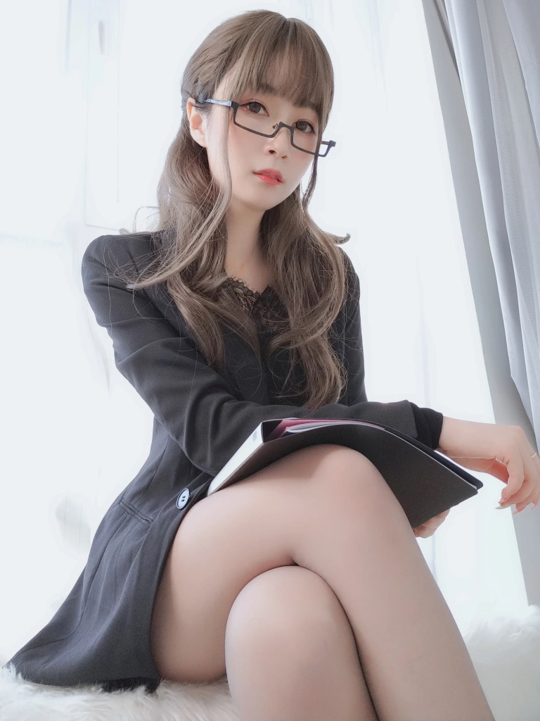 白银81《黑西服》主题写真：136张全套美图，含7个视频