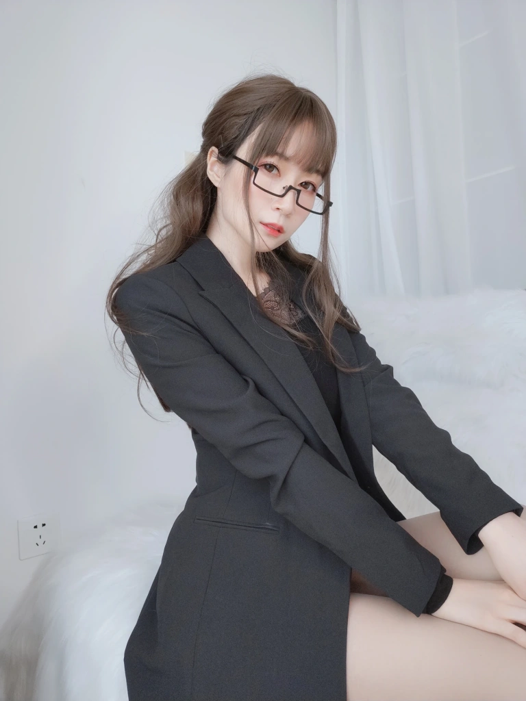 白银81《黑西服》主题写真：136张全套美图，含7个视频