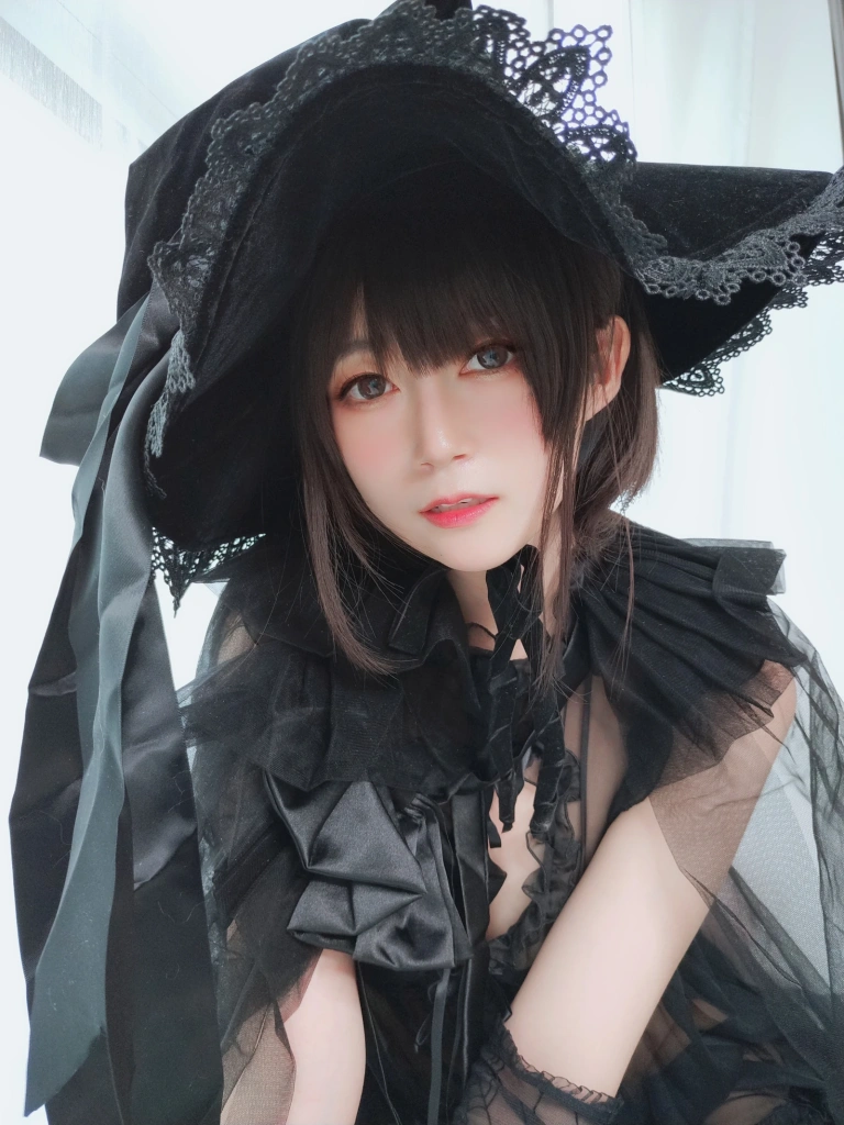 白银81《自撮り Vol.44 见习魔女》主题写真：126张全套美图，含6个视频