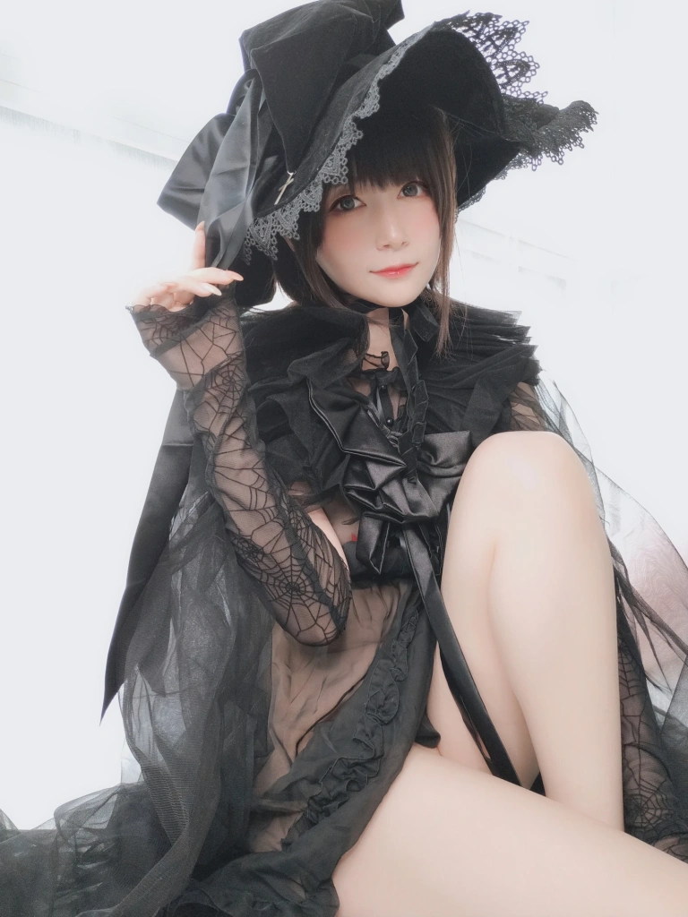 白银81《自撮り Vol.44 见习魔女》主题写真：126张全套美图，含6个视频
