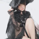 白银81《自撮り Vol.44 见习魔女》主题写真：126张全套美图，含6个视频
