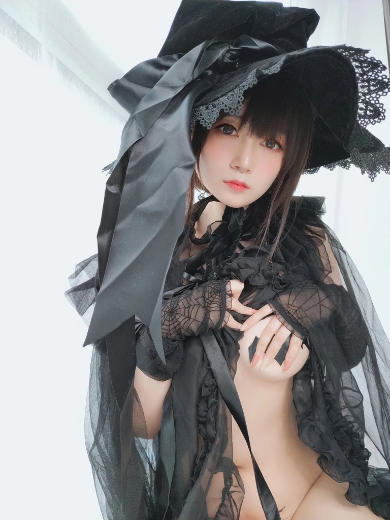 白银81《自撮り Vol.44 见习魔女》主题写真：126张全套美图，含6个视频