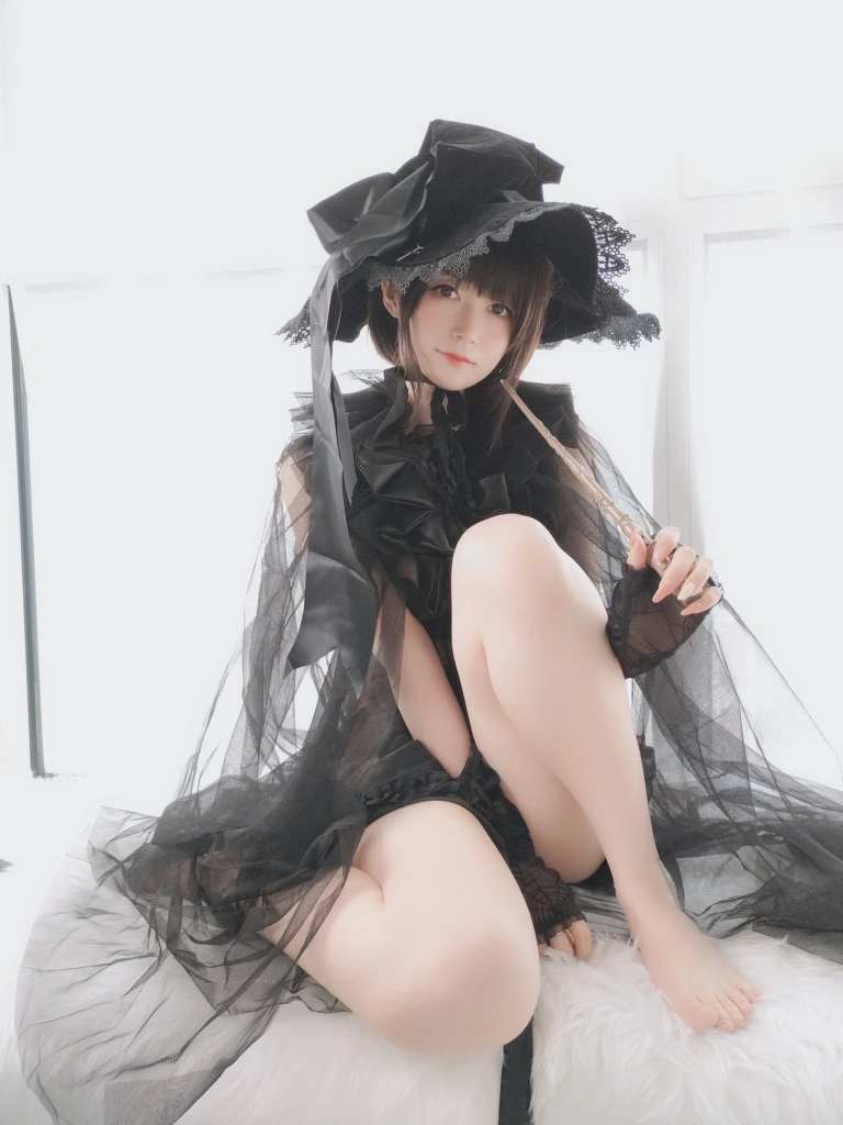白银81《自撮り Vol.44 见习魔女》主题写真：126张全套美图，含6个视频