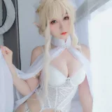 白银81《自撮り Vol.45 小白羊》主题写真：141张全套美图，含8个视频
