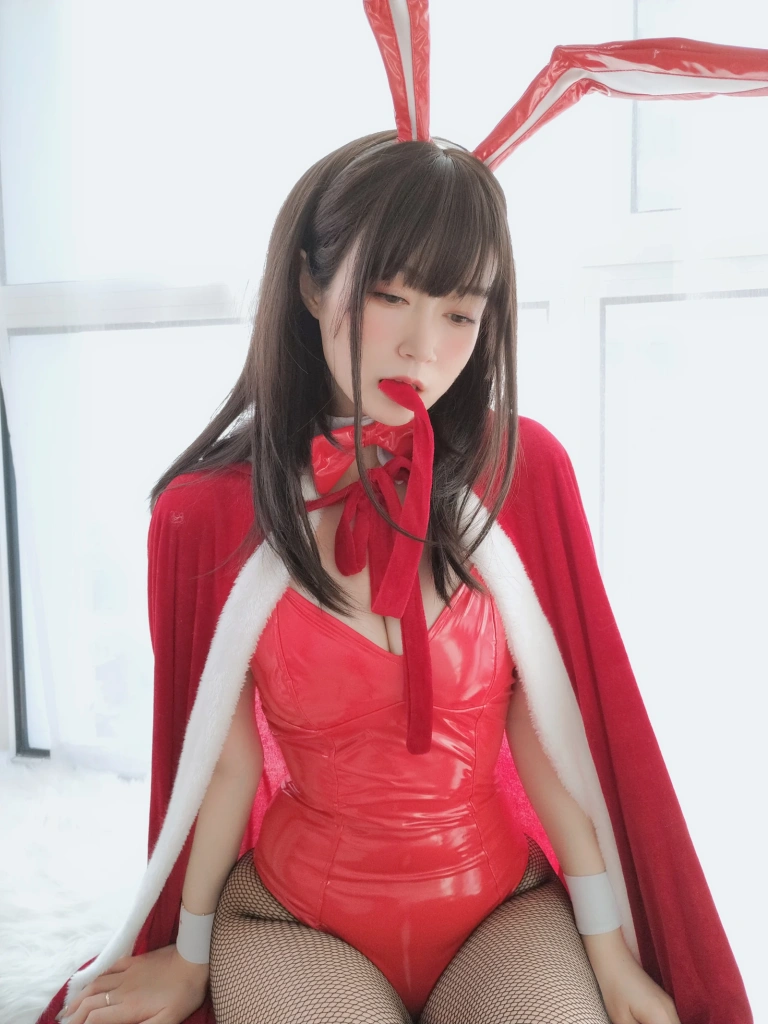 白银81《自撮り Vol.50 圣诞兔女郎》主题写真：97张全套美图，含6个视频