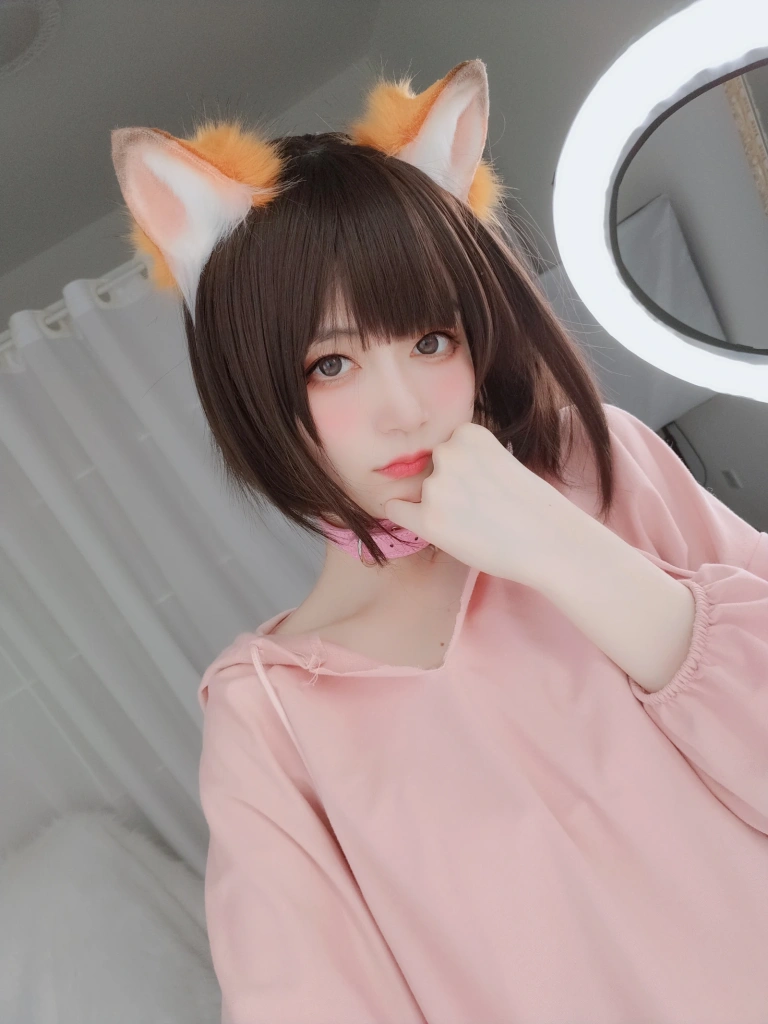 白银81《自撮り Vol.51 粉红狐狸》主题写真：111张全套美图，含7个视频