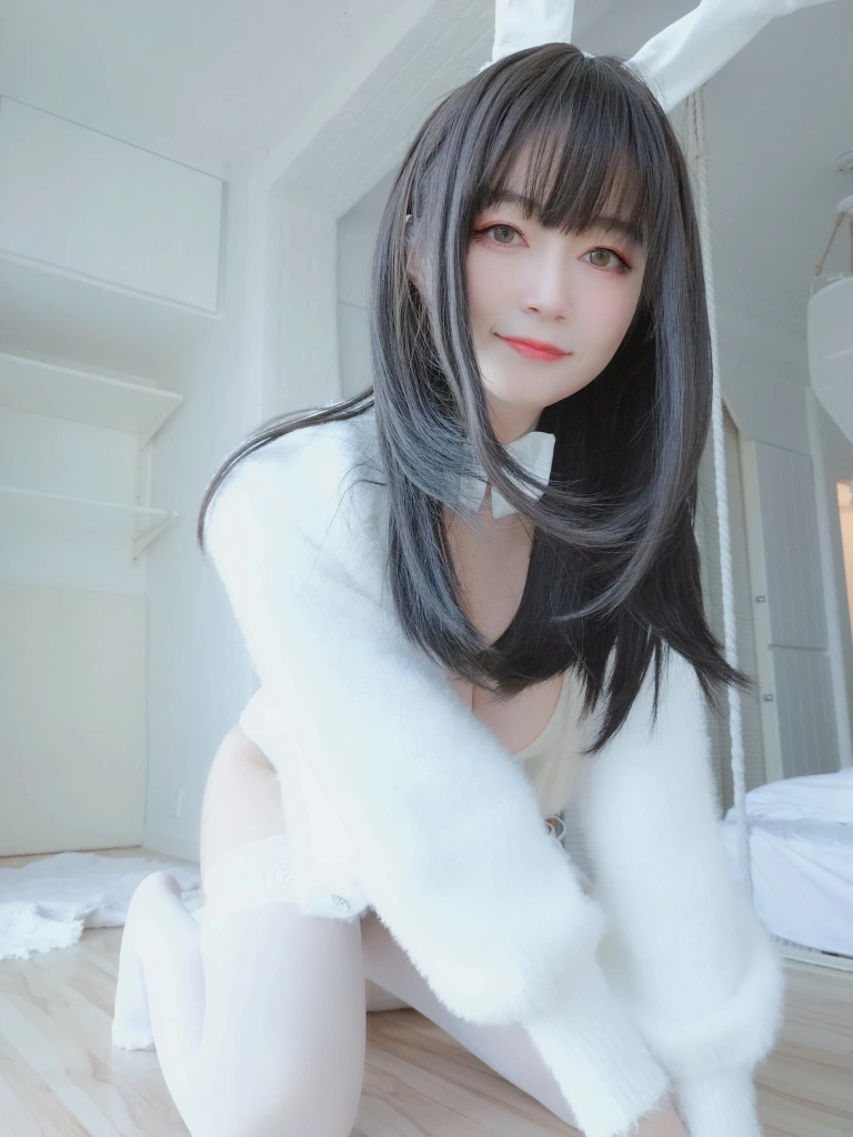 白银81《自撮り Vol.52 白丝兔子》主题写真：109张全套美图，含4个视频