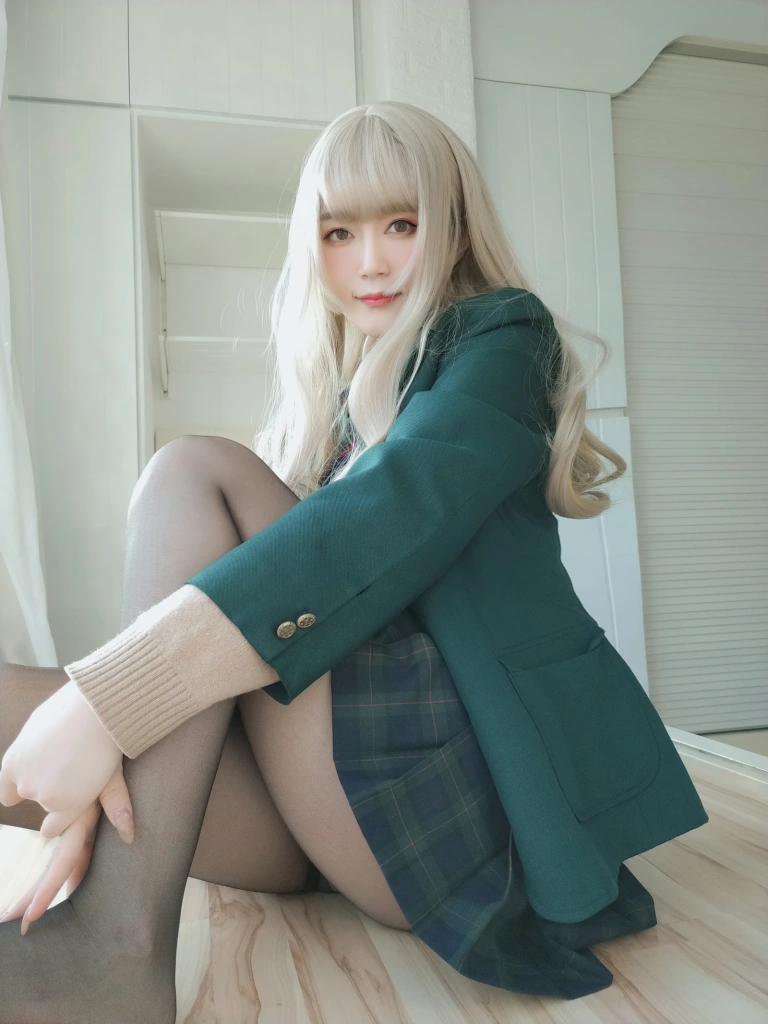 白银81《自撮り Vol.53 灰色空间》主题写真：91张全套美图，含1个视频