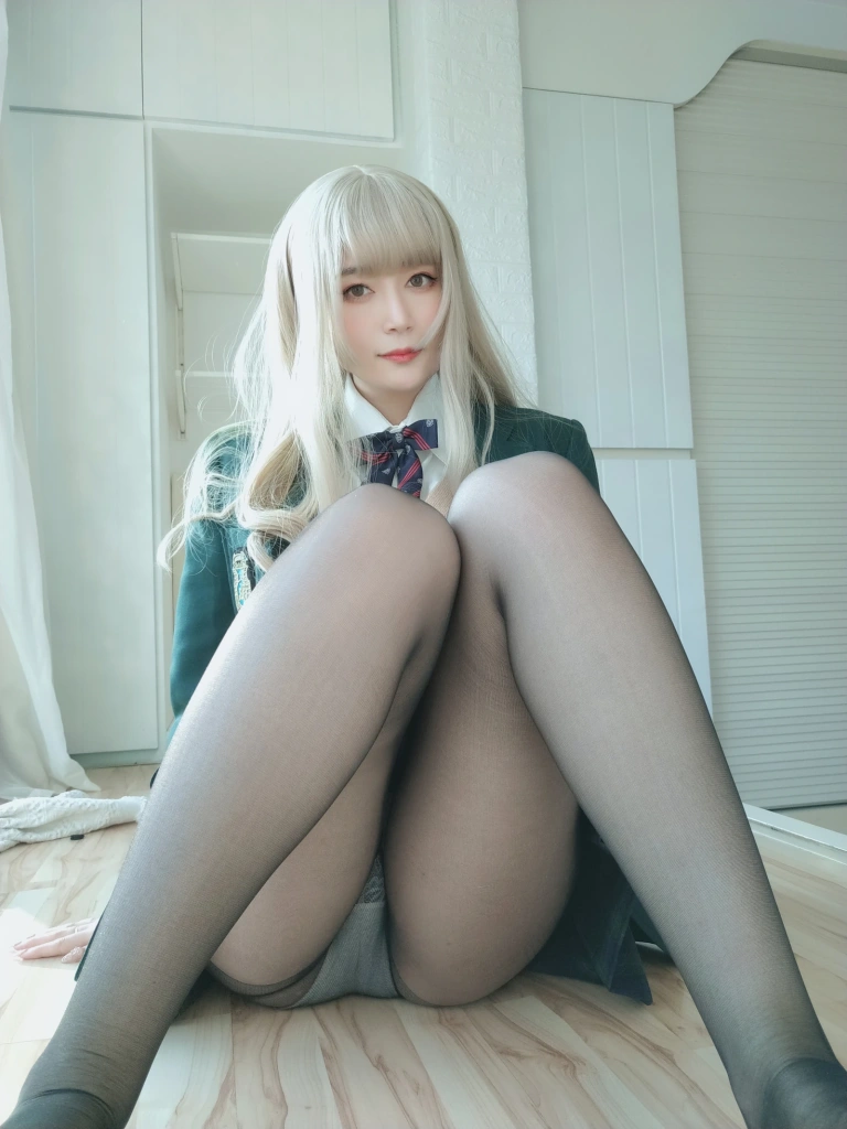 白银81《自撮り Vol.53 灰色空间》主题写真：91张全套美图，含1个视频