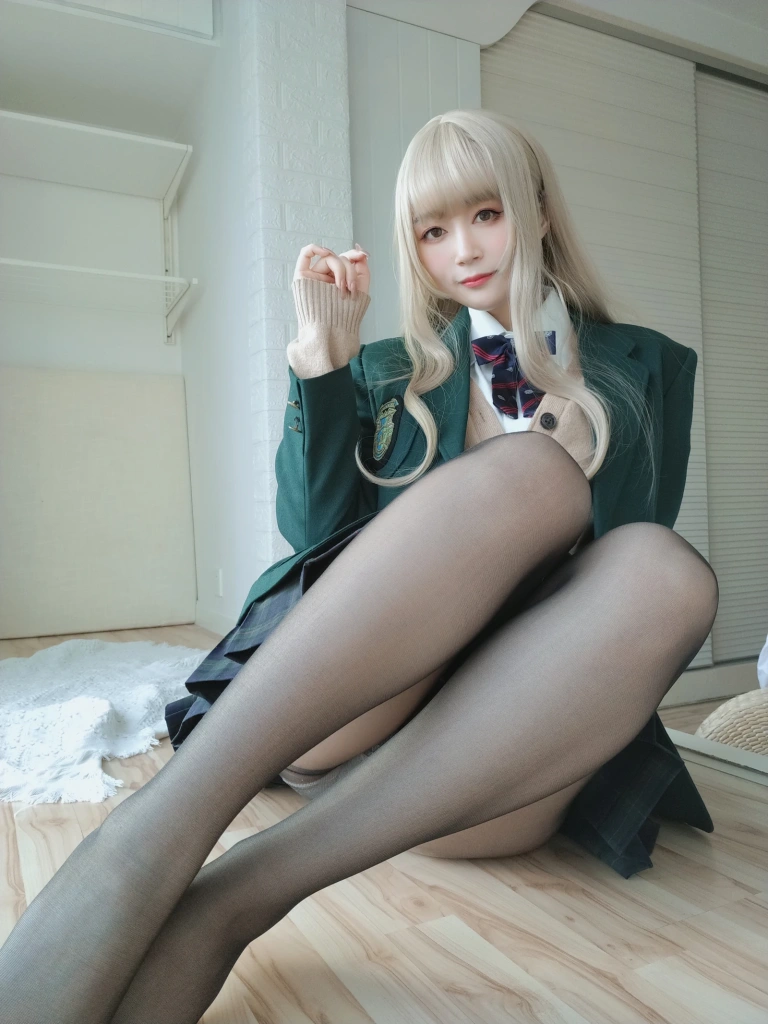 白银81《自撮り Vol.53 灰色空间》主题写真：91张全套美图，含1个视频