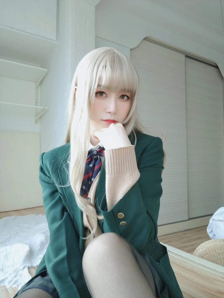 白银81《自撮り Vol.53 灰色空间》主题写真：91张全套美图，含1个视频