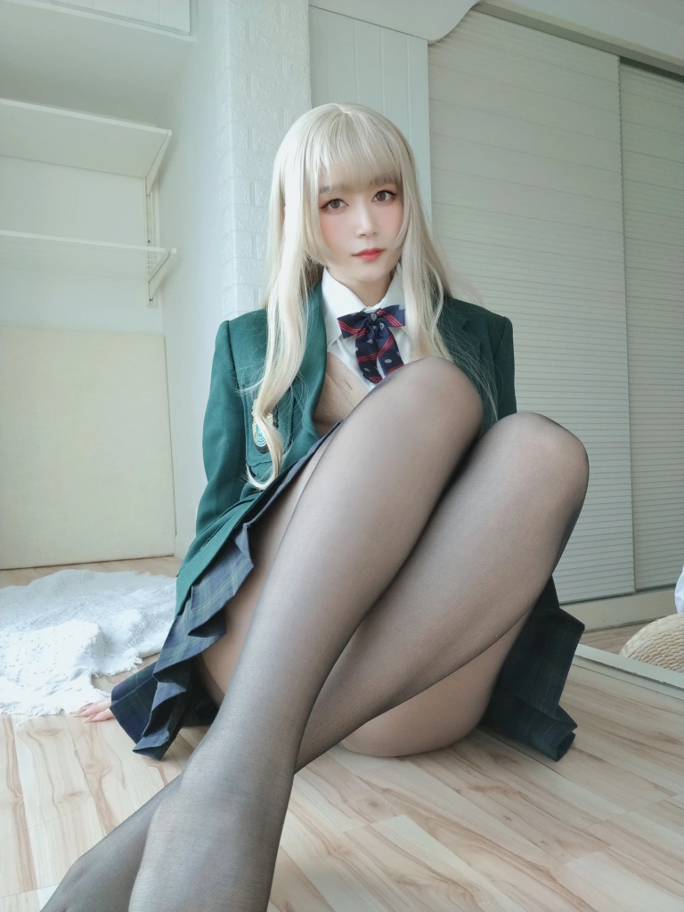 白银81《自撮り Vol.53 灰色空间》主题写真：91张全套美图，含1个视频