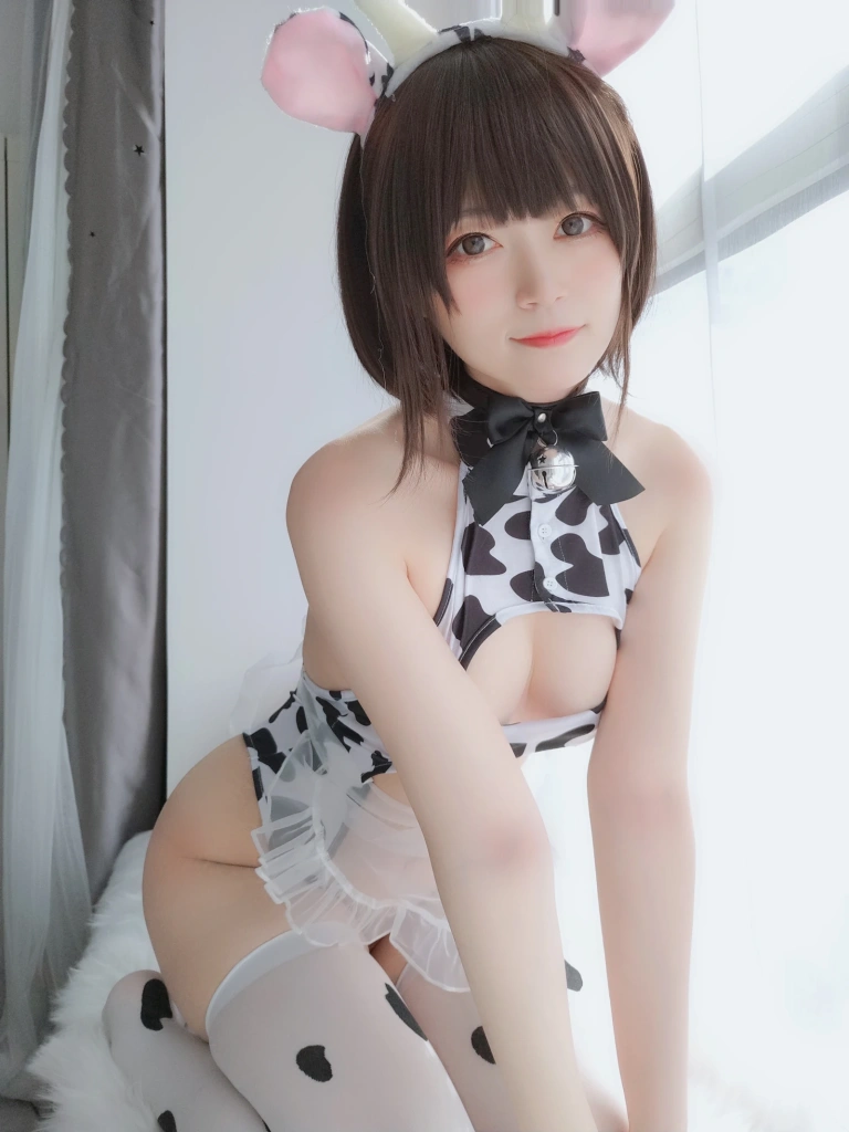 白银81《自撮り Vol.46 可爱奶牛》主题写真：100张全套美图，含3个视频