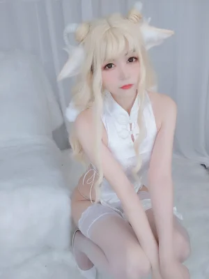 白银81《小白羊 旗袍》主题写真：101张全套美图，含7个视频