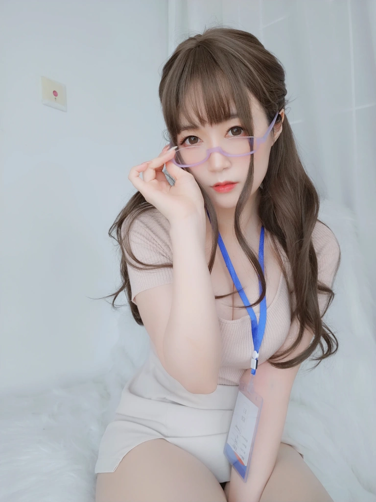 白银81《私人医生》主题写真：159张全套美图，含6个视频