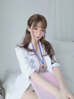 白银81《私人医生》主题写真：159张全套美图，含6个视频