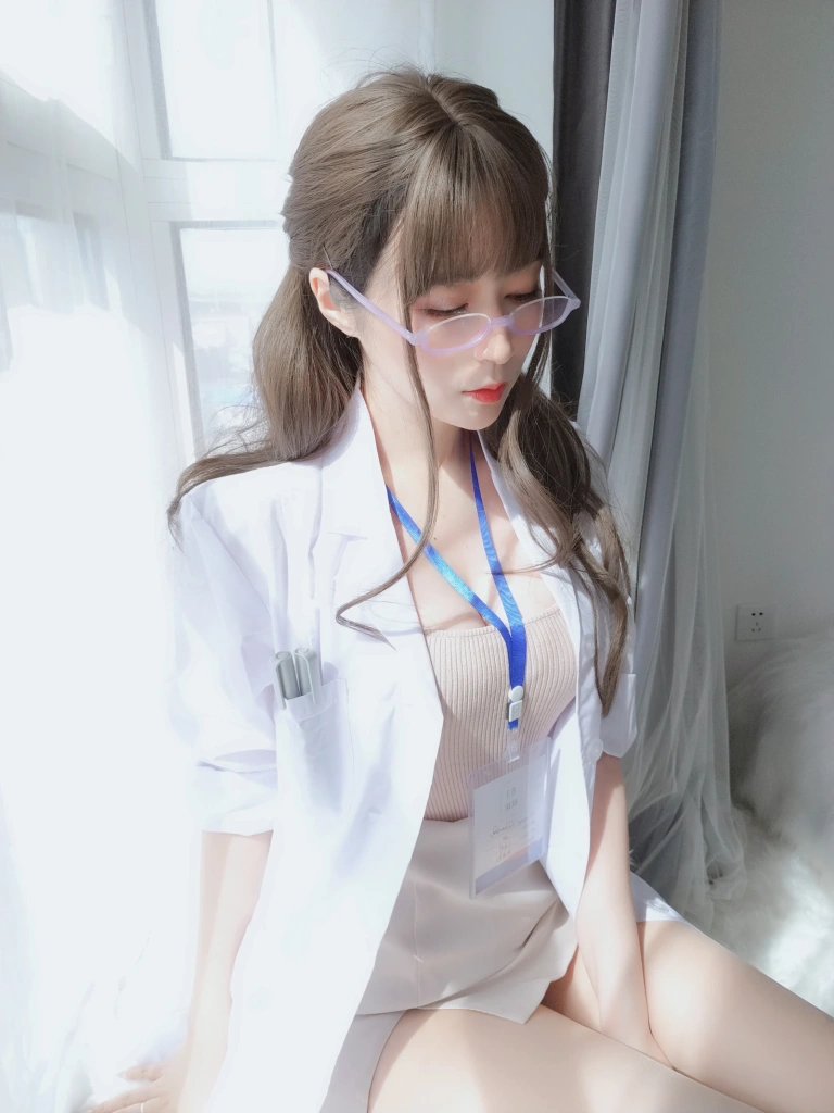 白银81《私人医生》主题写真：159张全套美图，含6个视频
